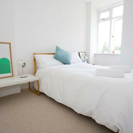 Bright 2 Bedroom Apt - Great Location - Free Parking Bournemouth Eksteriør billede