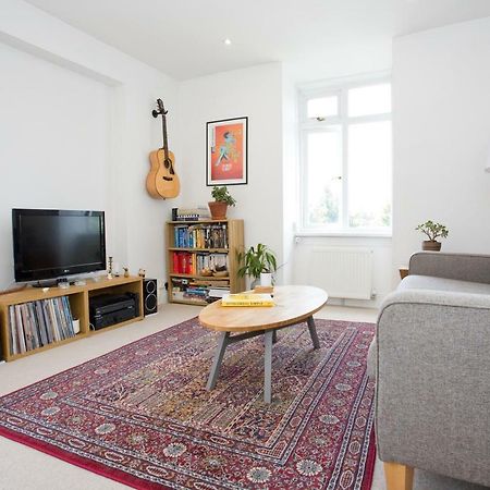Bright 2 Bedroom Apt - Great Location - Free Parking Bournemouth Eksteriør billede