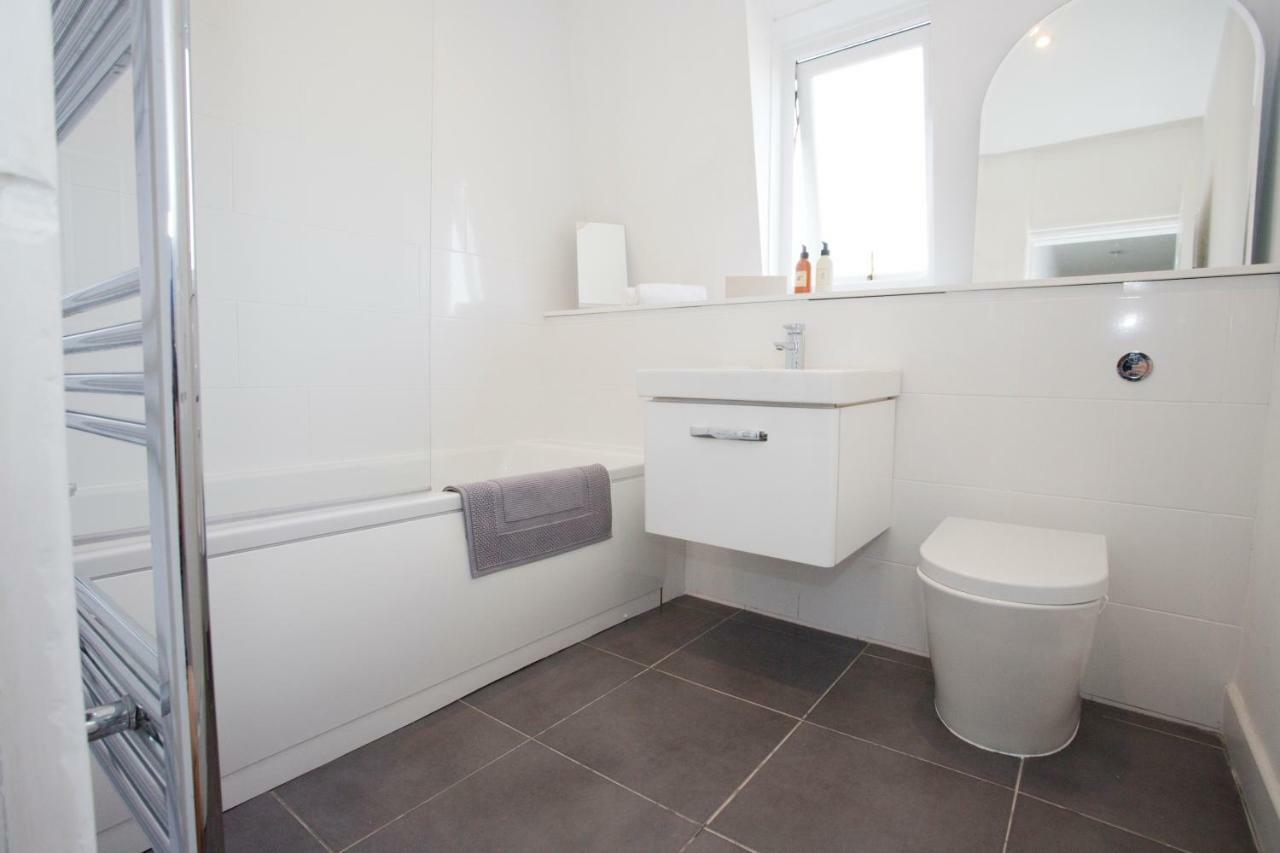 Bright 2 Bedroom Apt - Great Location - Free Parking Bournemouth Eksteriør billede