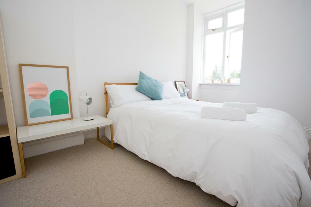 Bright 2 Bedroom Apt - Great Location - Free Parking Bournemouth Eksteriør billede