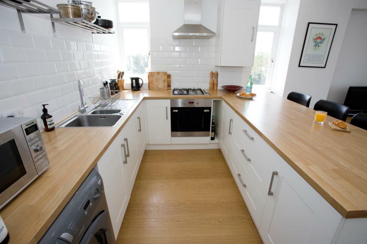Bright 2 Bedroom Apt - Great Location - Free Parking Bournemouth Eksteriør billede