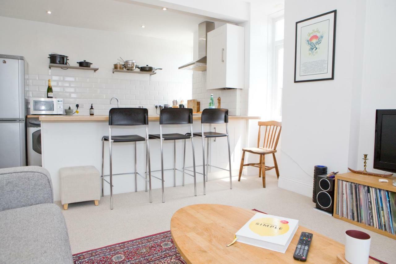 Bright 2 Bedroom Apt - Great Location - Free Parking Bournemouth Eksteriør billede