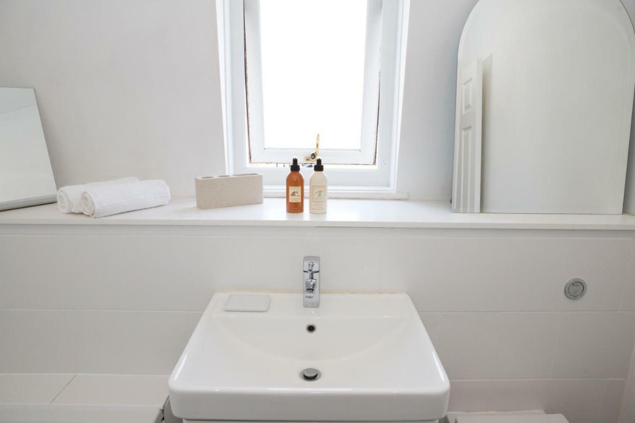 Bright 2 Bedroom Apt - Great Location - Free Parking Bournemouth Eksteriør billede